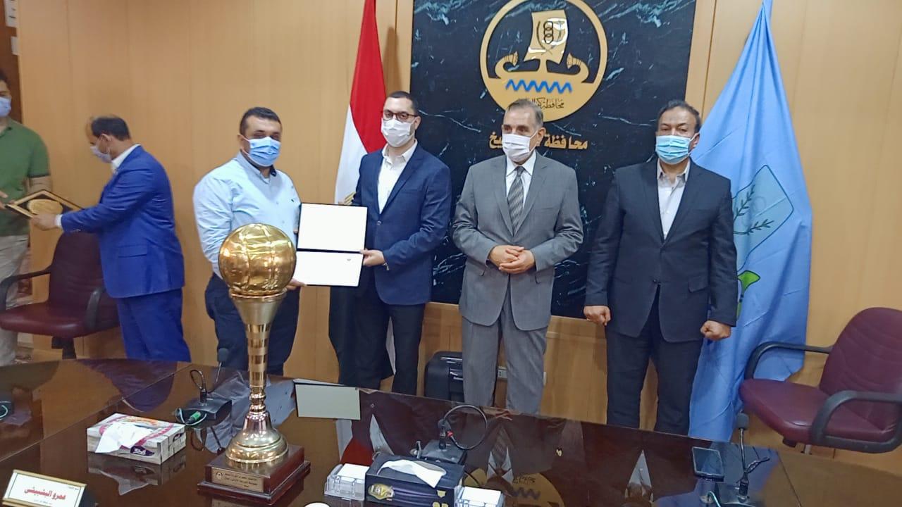 بالصور.. نور الدين يكرم الفريق الأول لكرة السلة لصعوده الدوري الممتاز